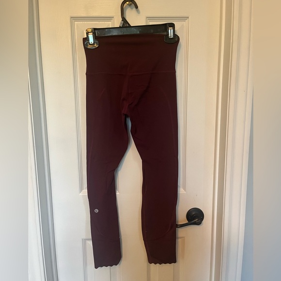 Lululemon Scalloped Leggings - Picture 1 of 1